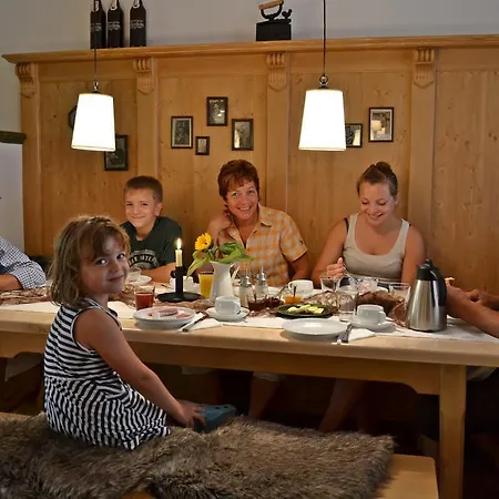 Farm stay Bussjaegerhof *